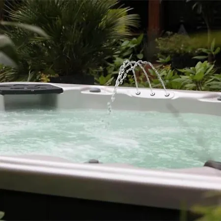 ホテル Logis Hotel-restaurant - Le Moulin D'artres