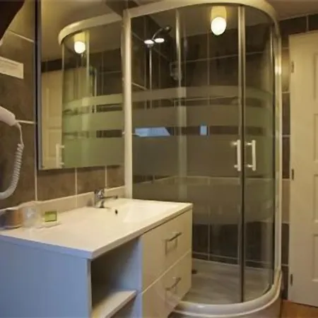 Logis Hotel-restaurant - Le Moulin D'artres 3* Artres