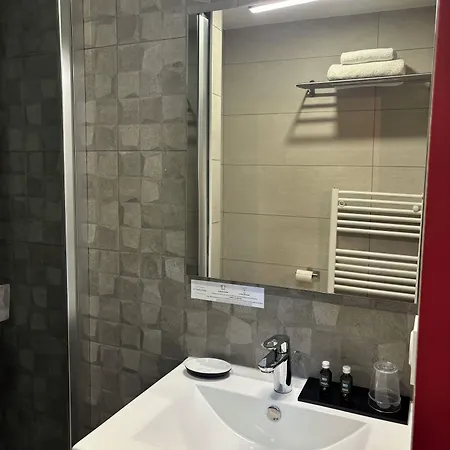 Logis Hotel-restaurant - Le Moulin D'artres Artres