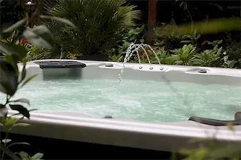 Logis Hotel-restaurant - Le Moulin D'artres 2*