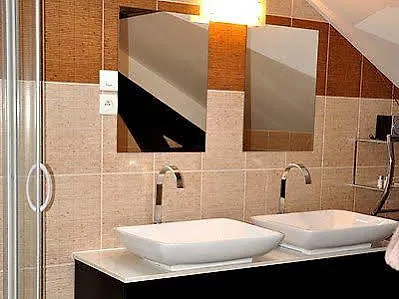 Hotel Logis Hotel-restaurant - Le Moulin D'artres Artres